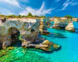 Faraglioni di Sant'Andrea, un luogo incantevole da scoprire, ideale per chi cerca cosa visitare vicino Gallipoli.
