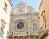 Facciata barocca di Lecce, un gioiello che risplende durante le feste patronali Salento.