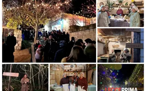 Scene del presepe vivente di San Donato di Lecce: persone in costume, bancarelle e luci natalizie creano un'atmosfera magica.
