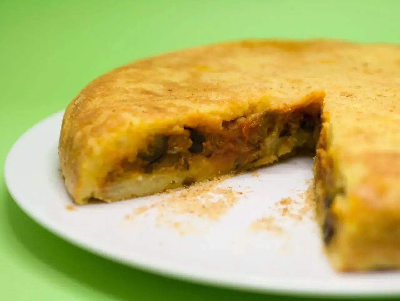 Focaccia di patate ripiena pugliese, un sapore autentico che conquista.