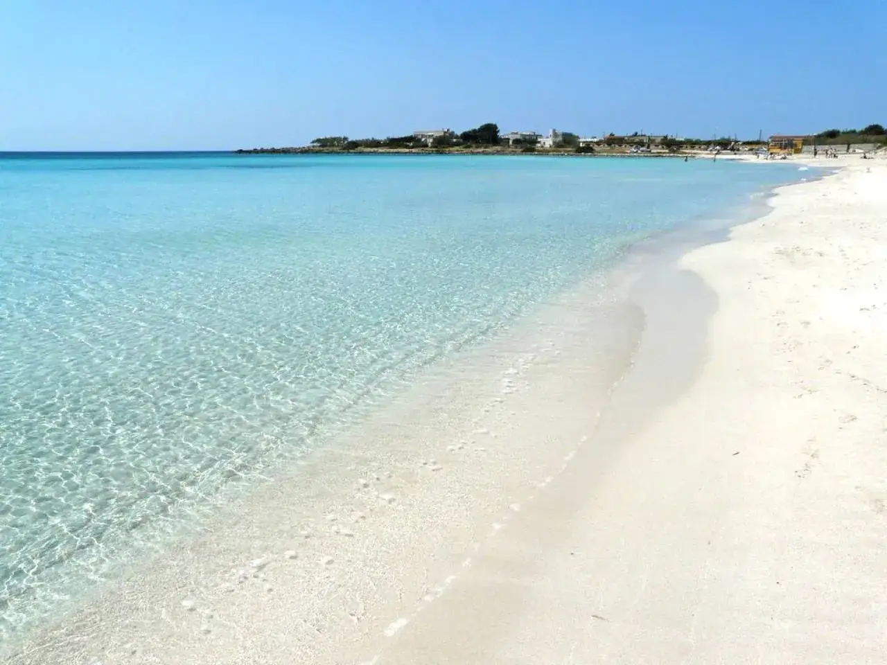 Spiaggia Scala di Furno: acque cristalline e sabbia bianca finissima, un paradiso caraibico in Salento.